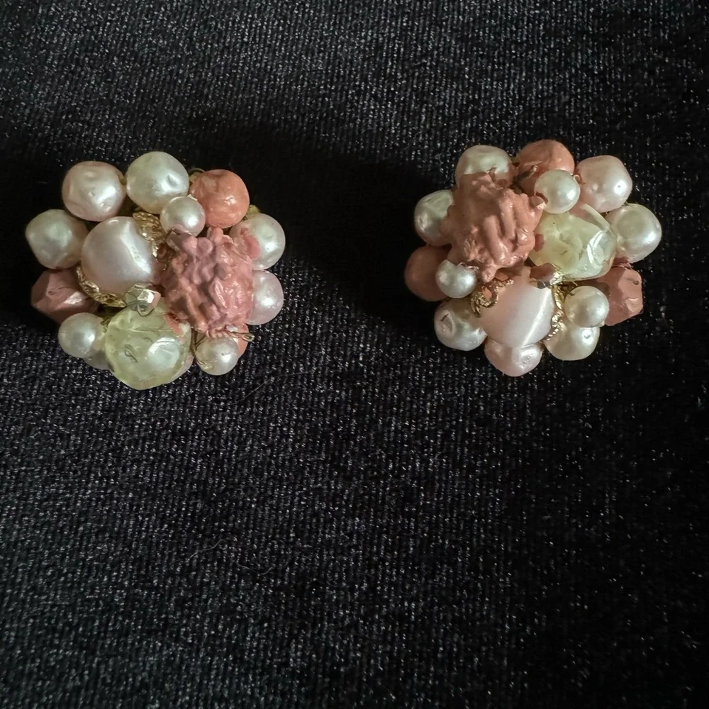 Vintage made in Japan clip on earrings - Picture 1 of 3